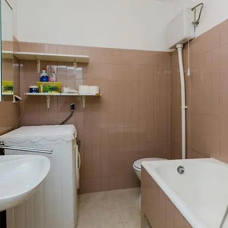 아파트 Andromeda Lovely One Bedroom